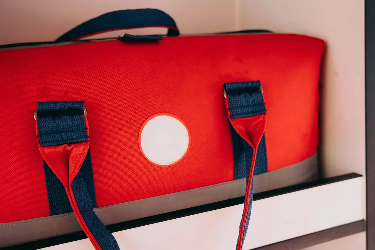 Kamp için duffel çanta ve ekipman